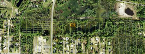 — beds bed, — baths bath property at 1303 Ne 2nd Street, Carrabelle, FL 32322