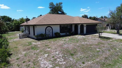Photo of 7273 Bridgeport Lane, Englewood, FL 34224 (MLS # D6147011)