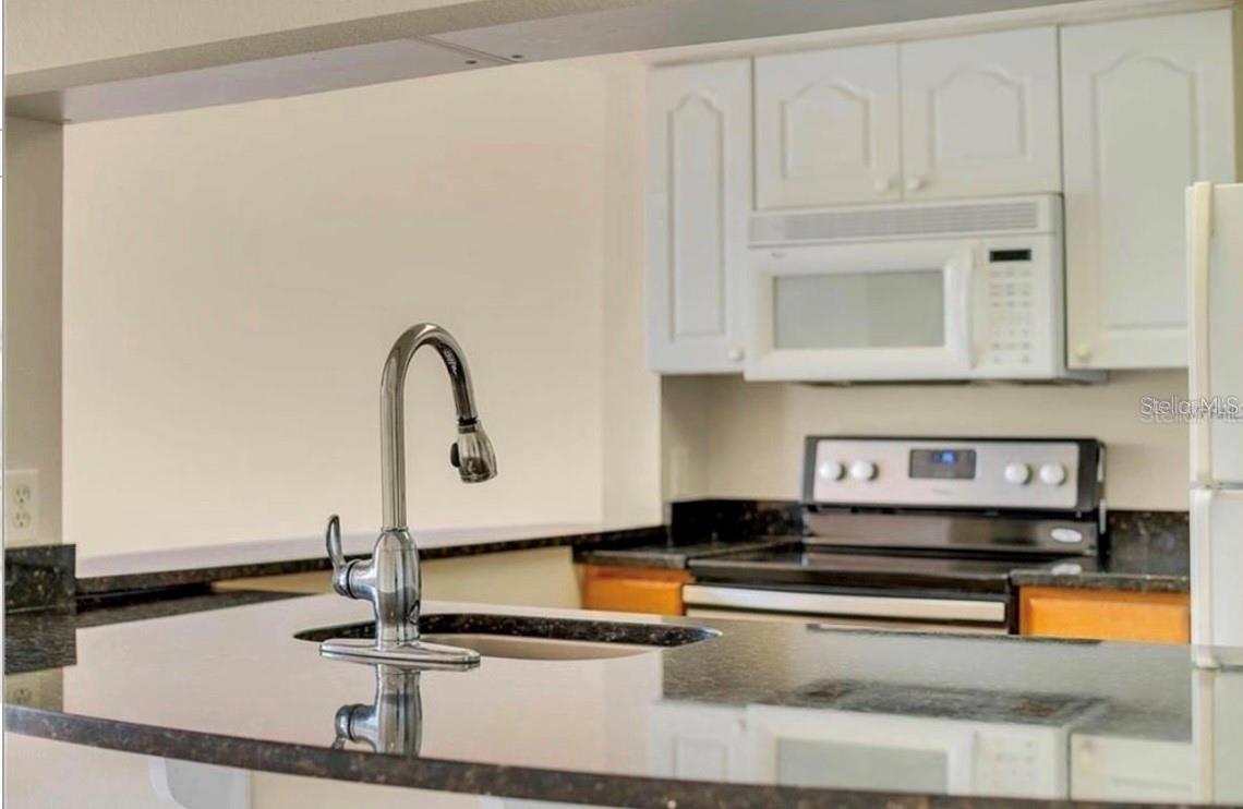 ISLAND CLUB WEST PH 02 - Residential Lease