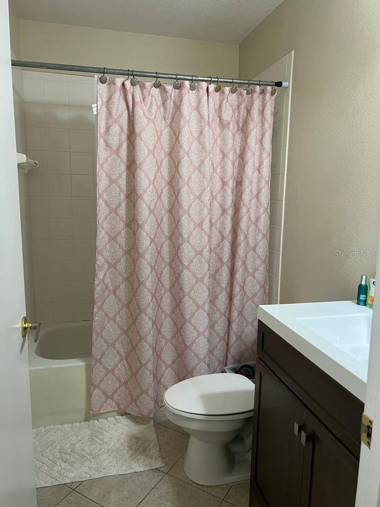 ISLAND CLUB WEST PH 02 - Residential Lease