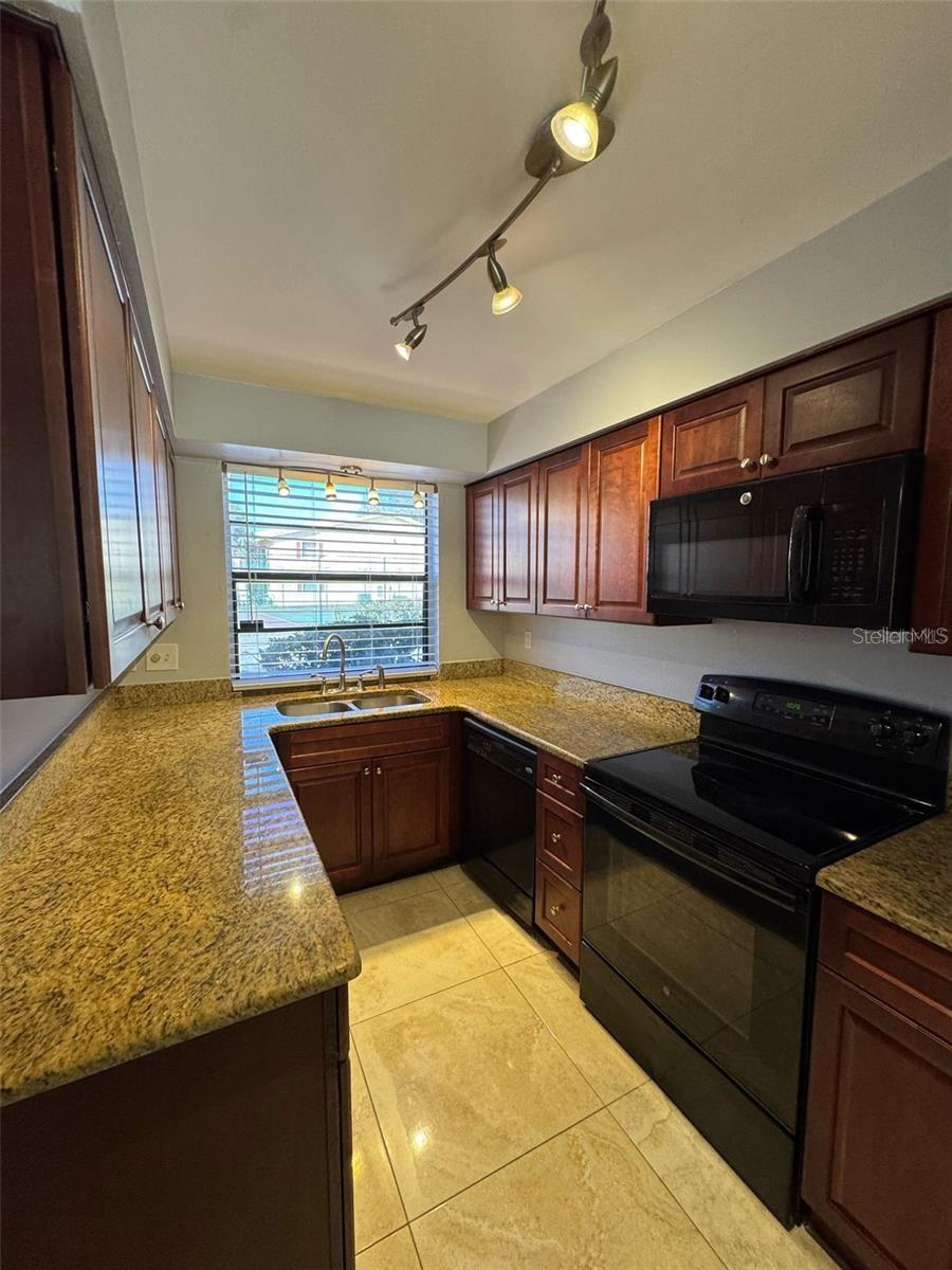 7517 CAMARINA CALLE