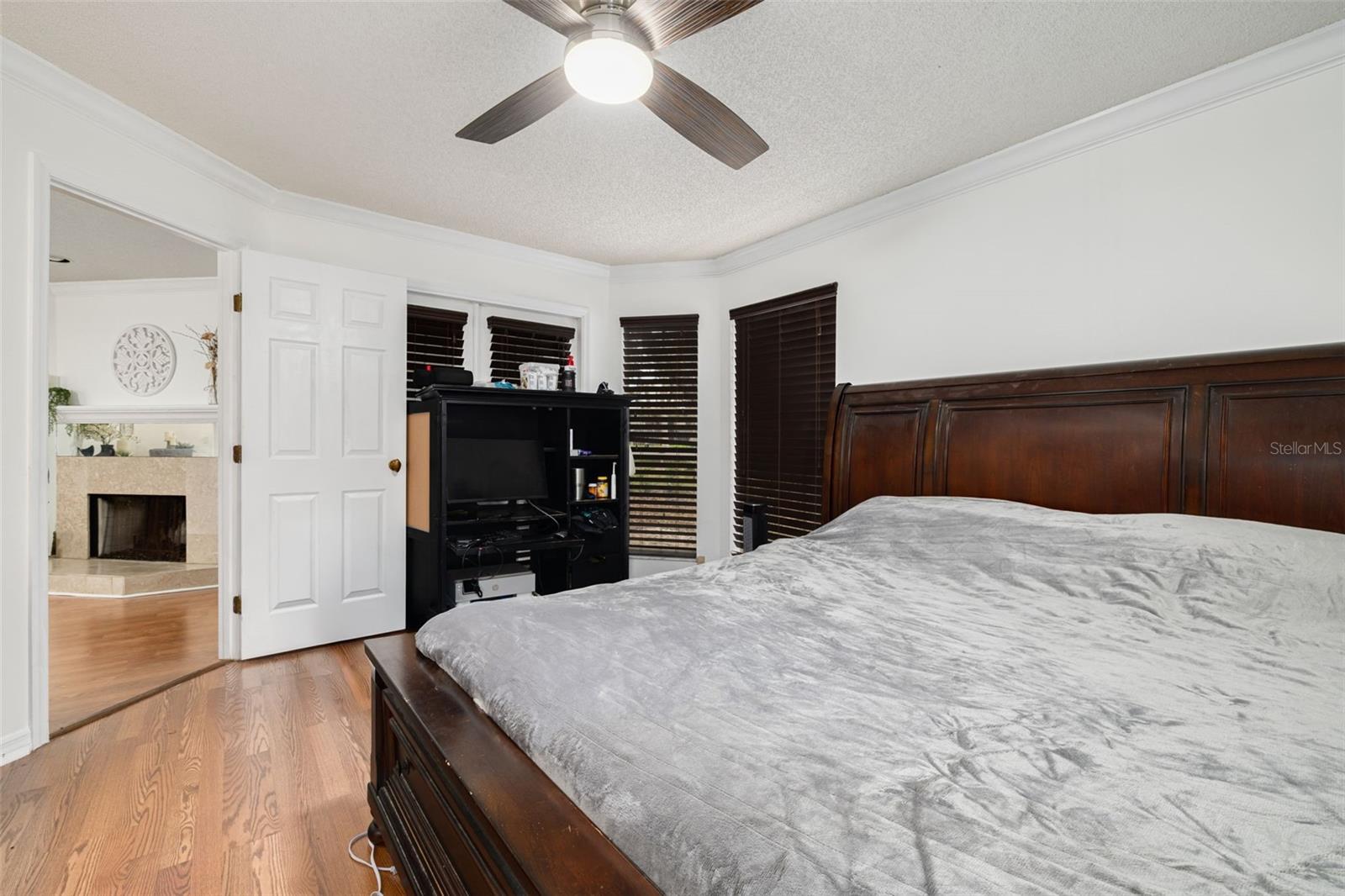 LAUREL OAKS AT COUNTRY WOODS CONDO - Residential