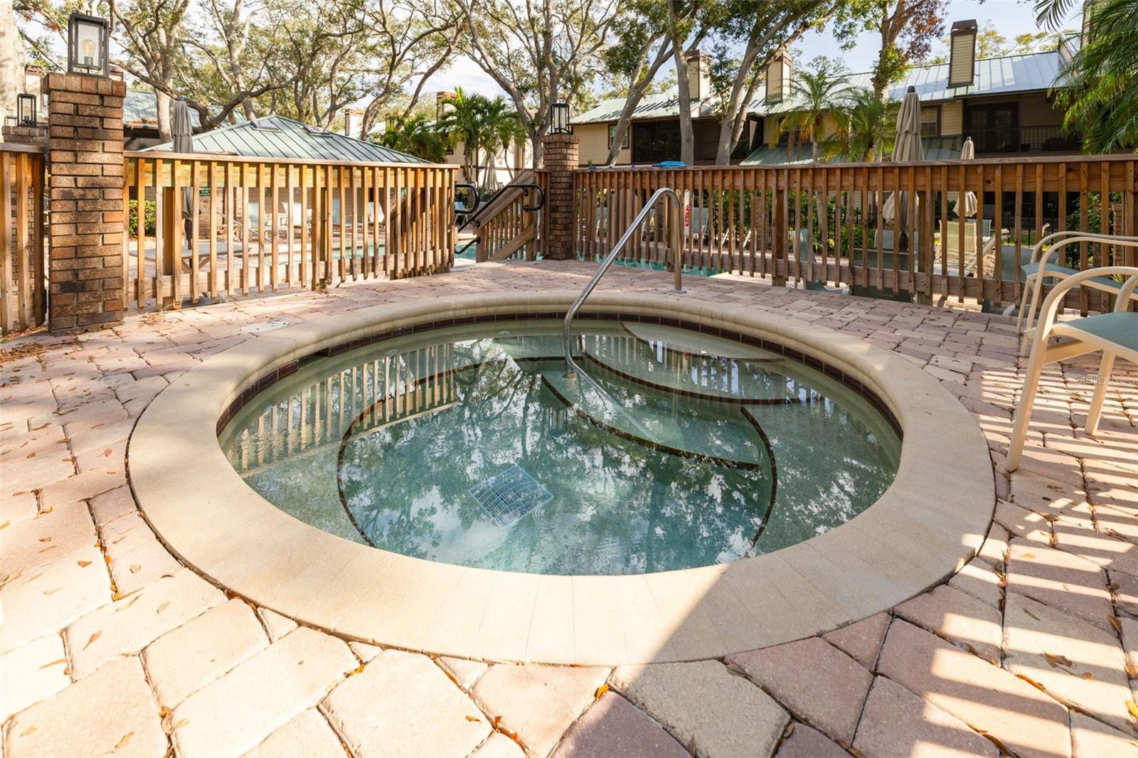 LAUREL OAKS AT COUNTRY WOODS CONDO - Residential