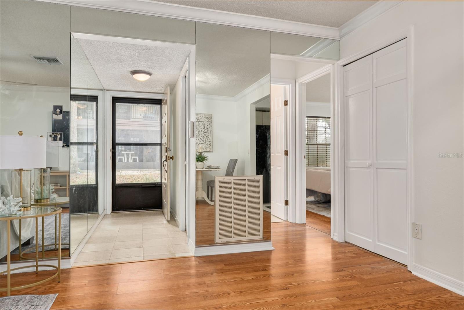 LAUREL OAKS AT COUNTRY WOODS CONDO - Residential