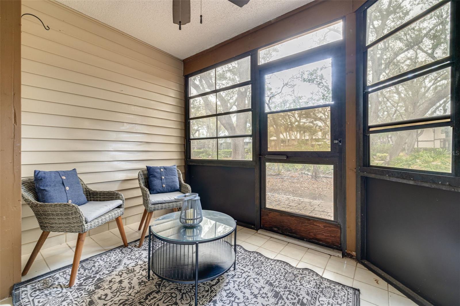 LAUREL OAKS AT COUNTRY WOODS CONDO - Residential