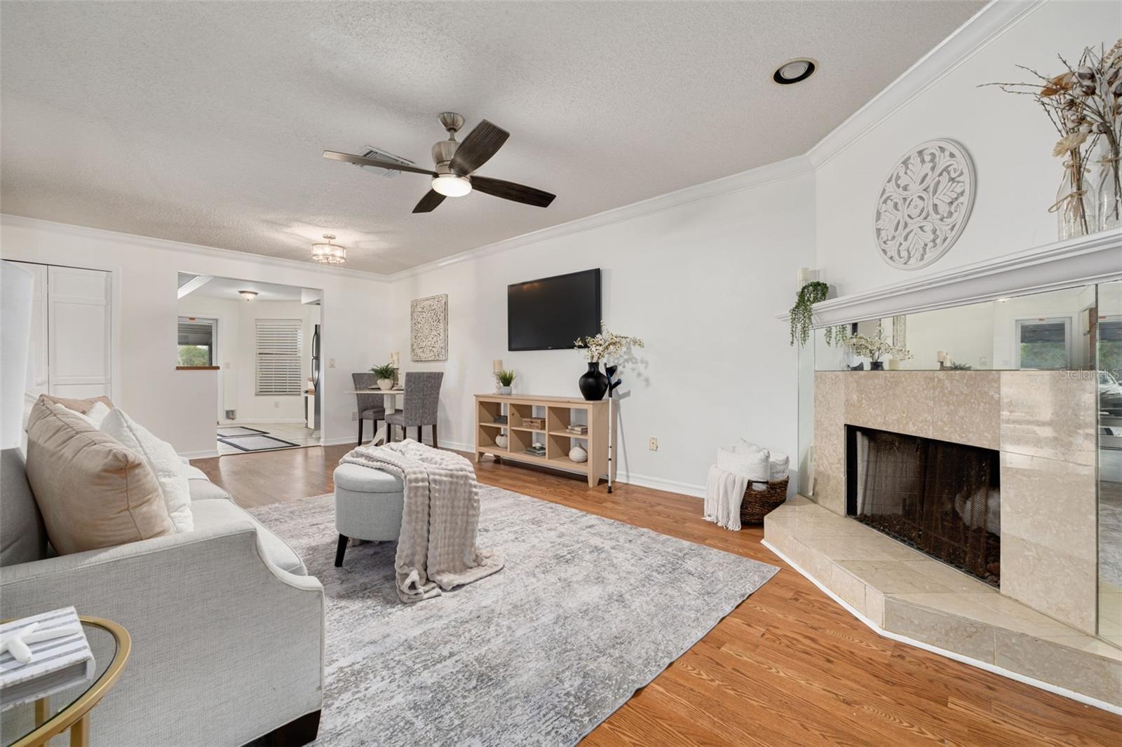 LAUREL OAKS AT COUNTRY WOODS CONDO - Residential