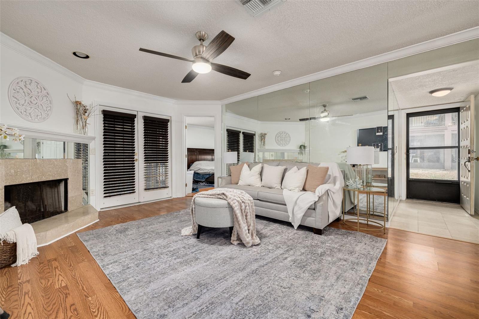 LAUREL OAKS AT COUNTRY WOODS CONDO - Residential