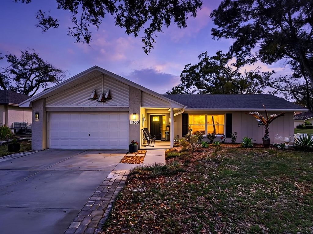 Photo of 1303 Glengarry Drive, Palm Harbor, FL 34684 (MLS # TB8477898)