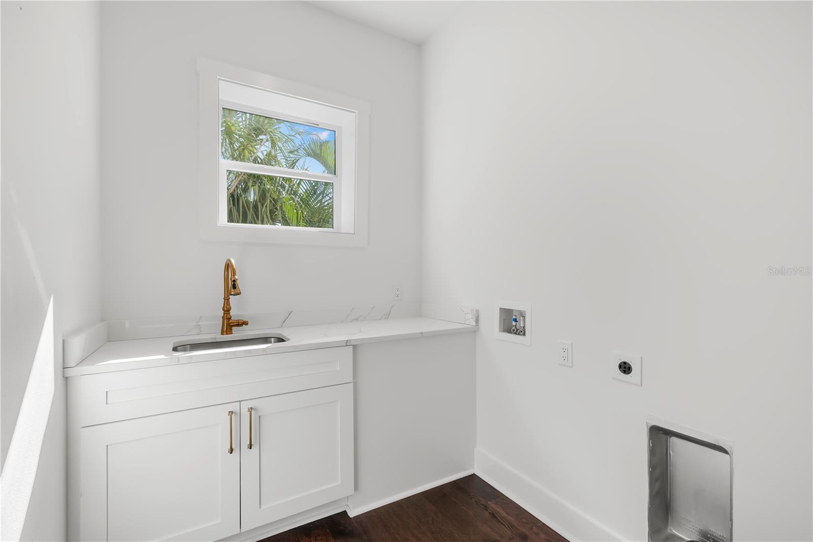 OAK BEND TWNHMS - Residential