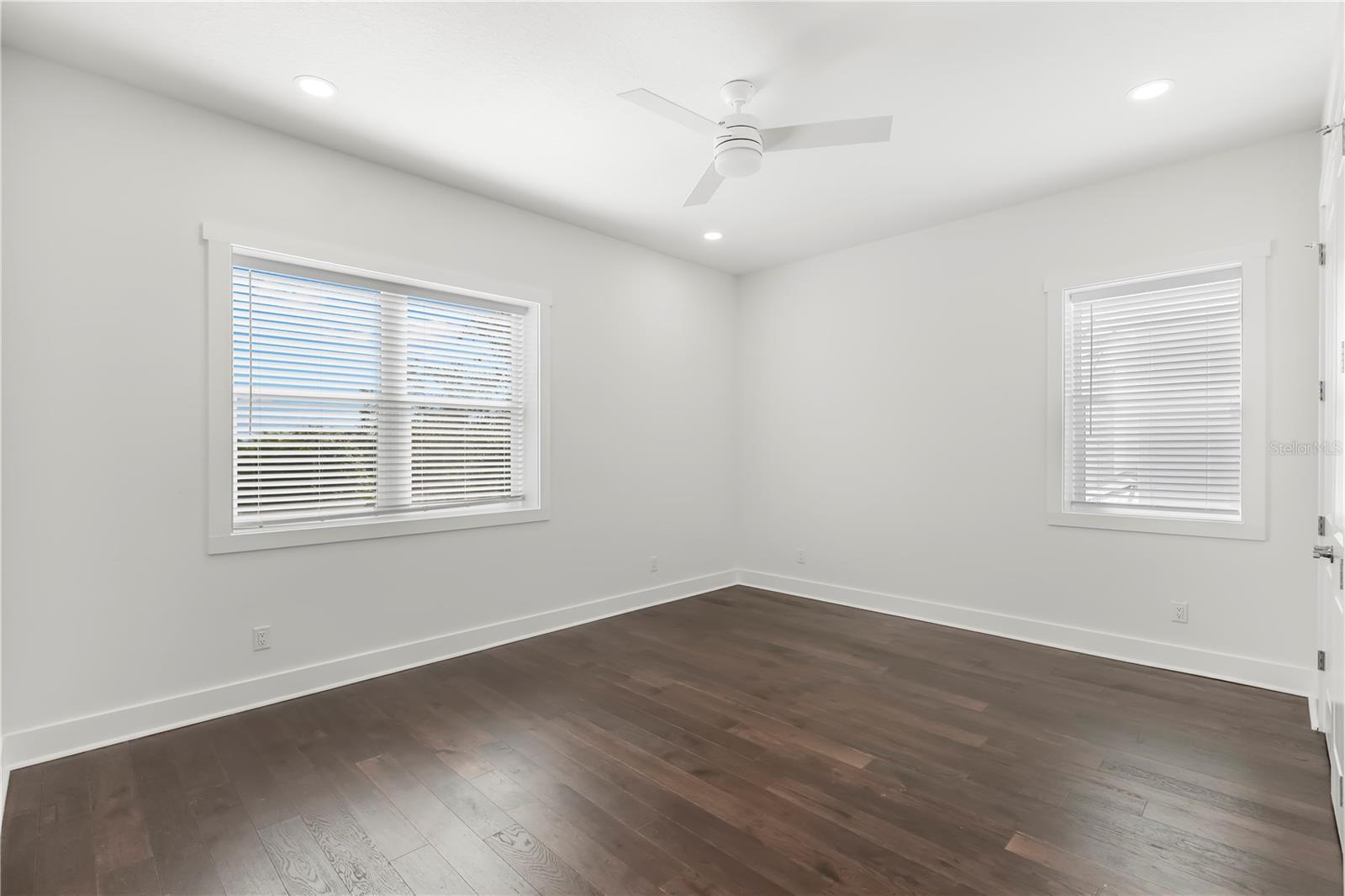 OAK BEND TWNHMS - Residential