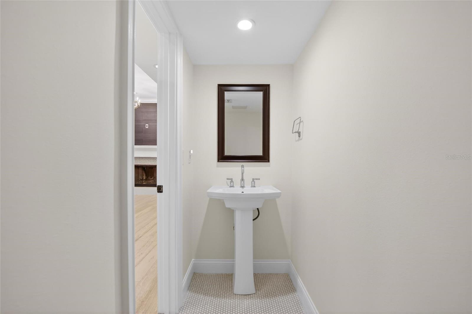 DAVIS ISLANDS PB10 PG52 TO 57 - Residential Lease