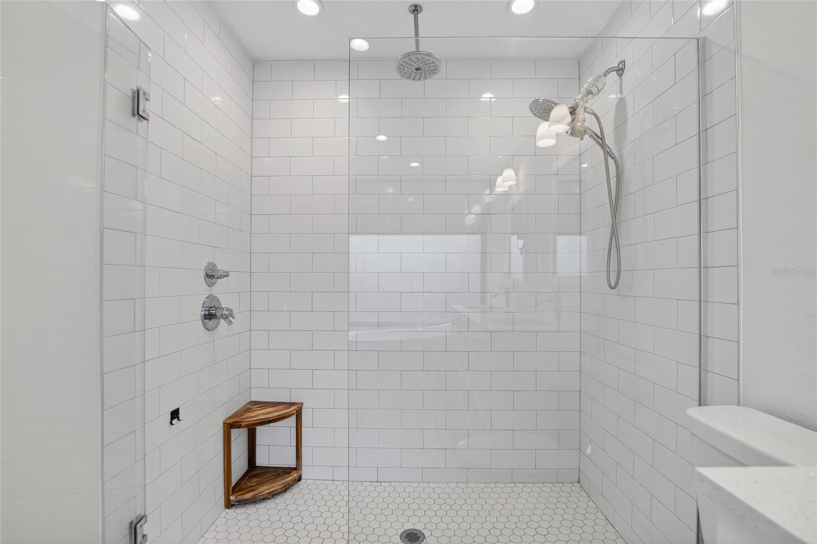 DAVIS ISLANDS PB10 PG52 TO 57 - Residential Lease