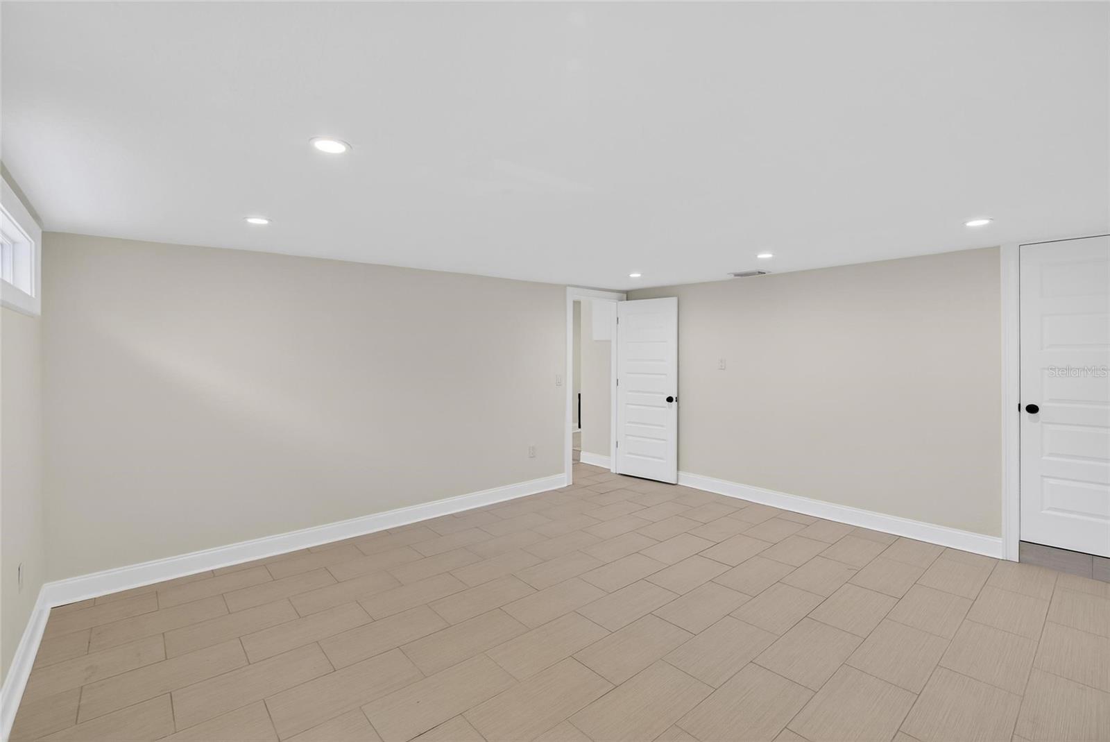 DAVIS ISLANDS PB10 PG52 TO 57 - Residential Lease