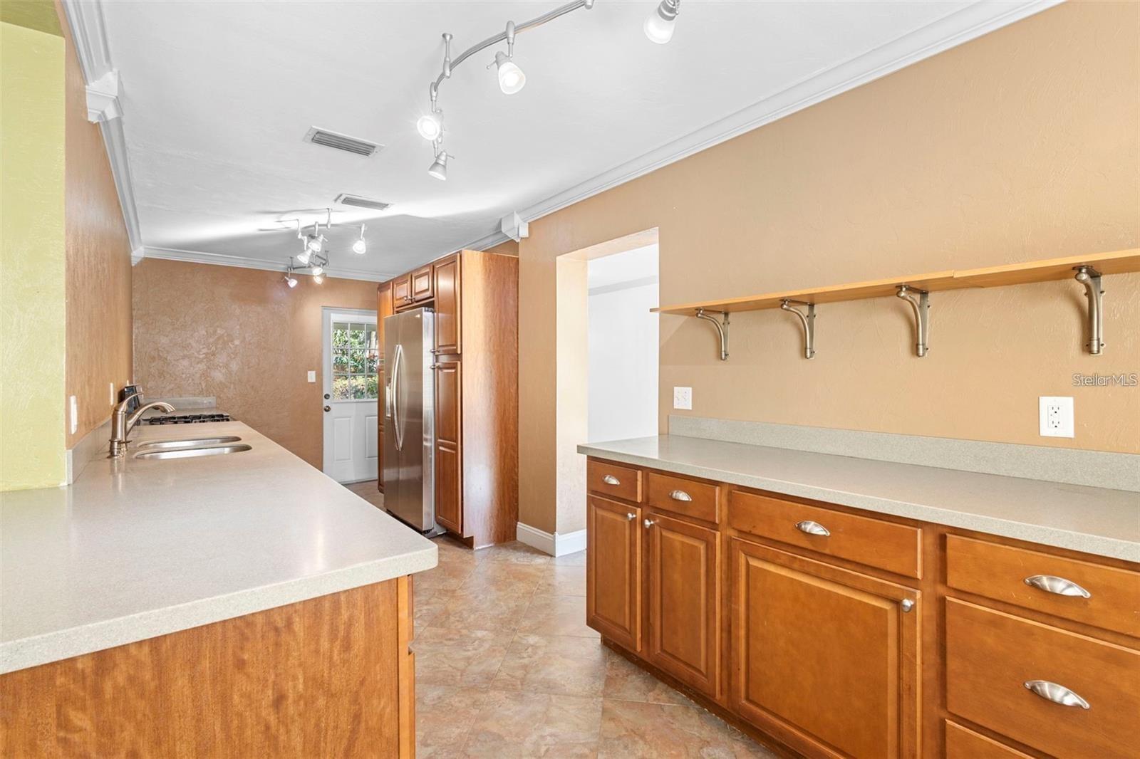 PINE HILLS BLKS 81-82 100 & 101 DELAND - Residential Lease