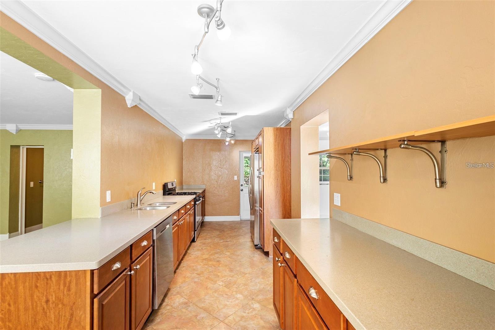 PINE HILLS BLKS 81-82 100 & 101 DELAND - Residential Lease