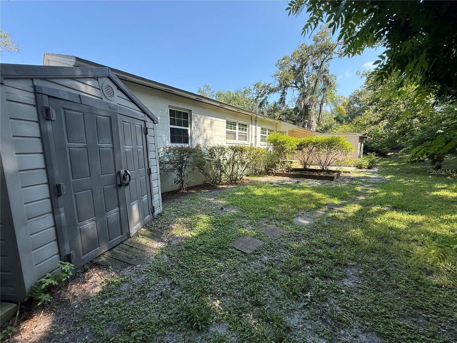 PINE HILLS BLKS 81-82 100 & 101 DELAND - Residential Lease