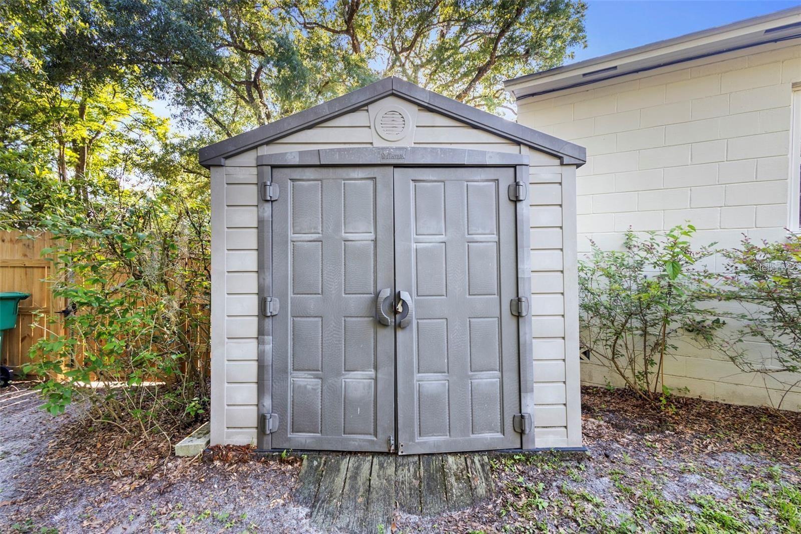 PINE HILLS BLKS 81-82 100 & 101 DELAND - Residential Lease