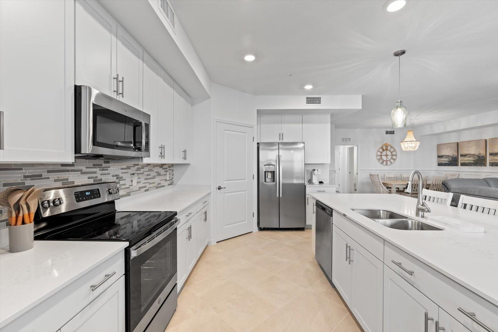 WELLEN PARK GOLF AND COUNTRY CLUB - Residential Lease