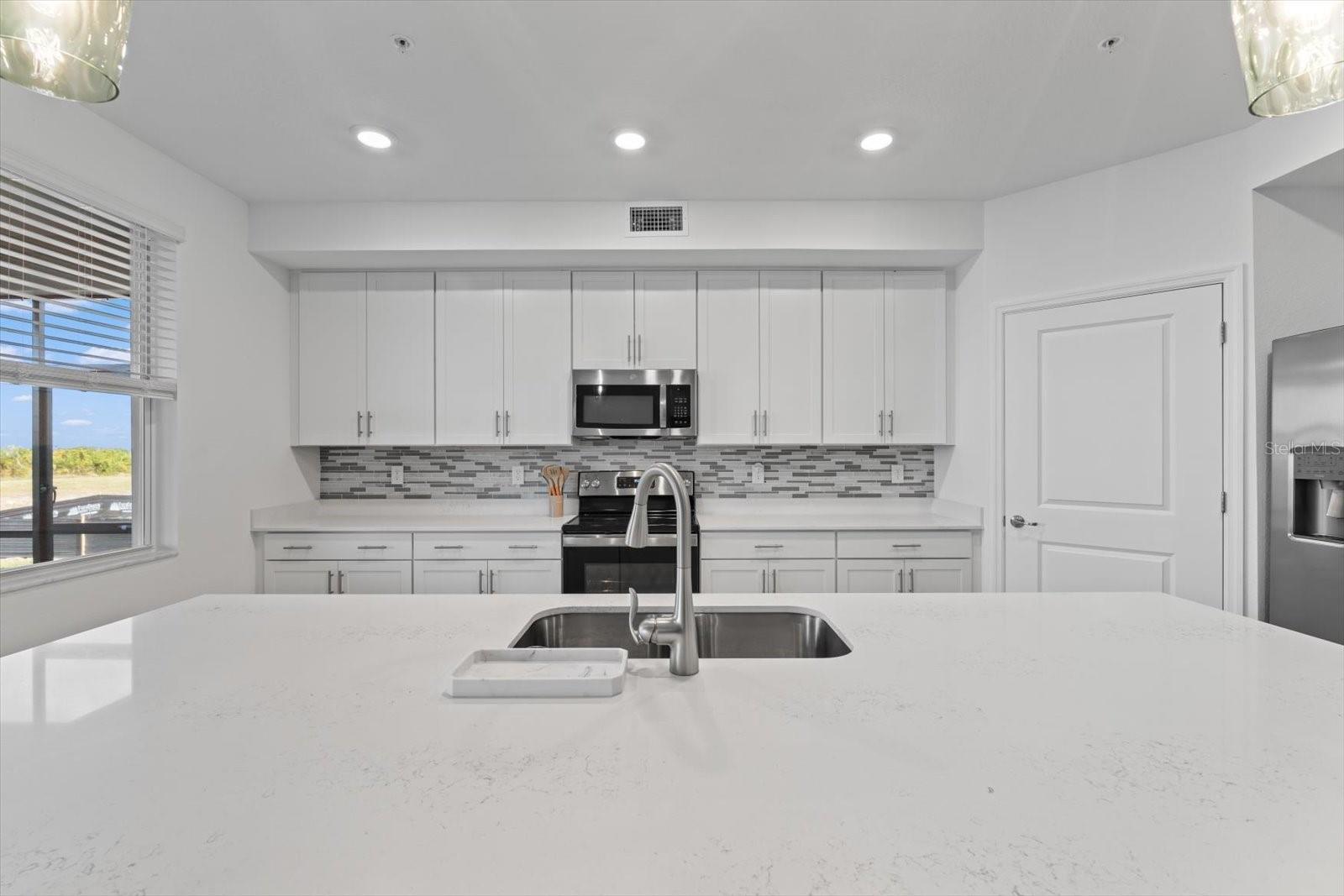 WELLEN PARK GOLF AND COUNTRY CLUB - Residential Lease