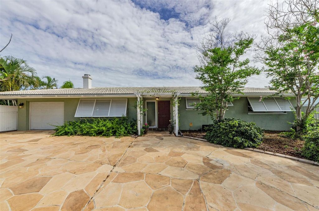 Photo of 201 78th Avenue N, St Petersburg, FL 33702 (MLS # TB8400398)