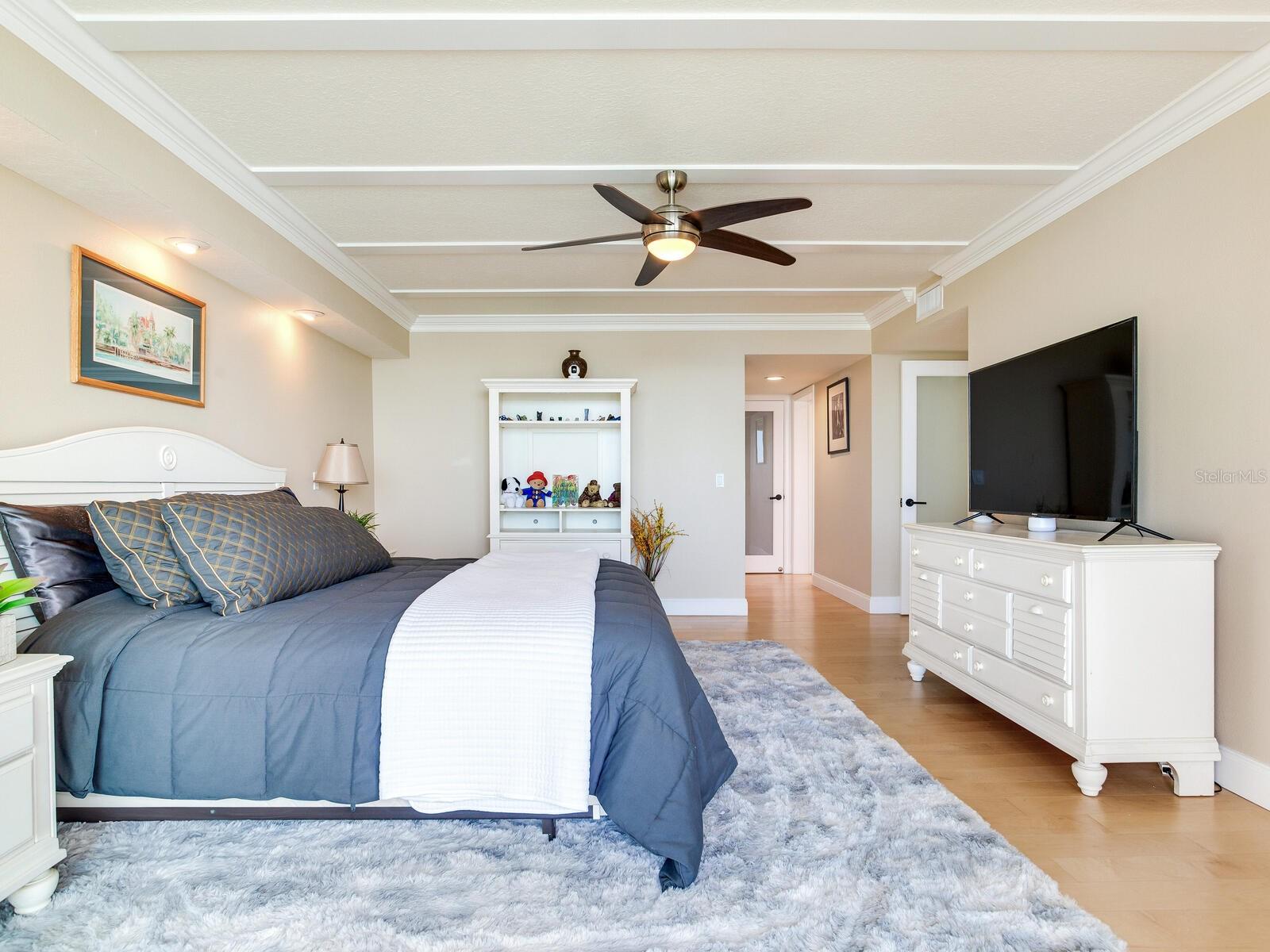 736 ISLAND WAY CONDO - Residential