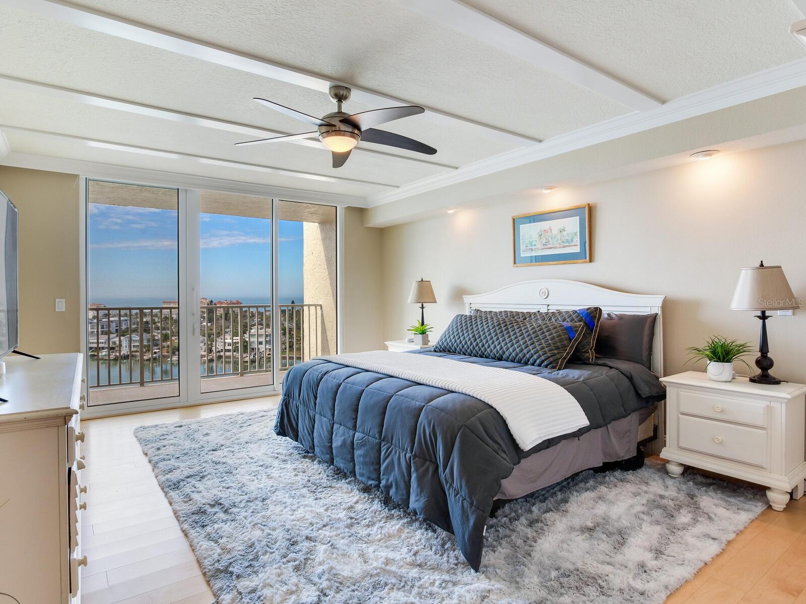 736 ISLAND WAY CONDO - Residential