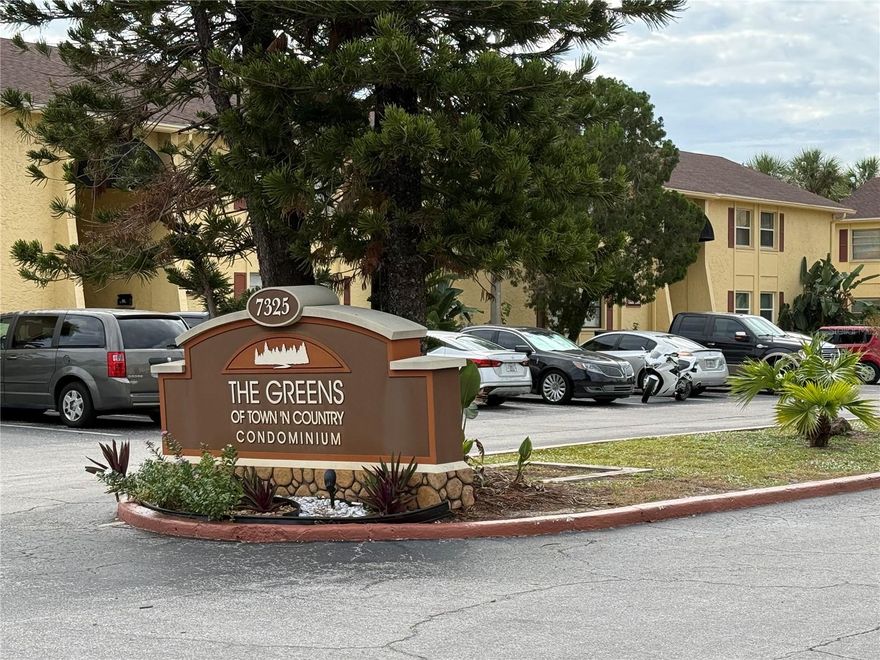 Spacious condo, it has been totaly renovated recently.  First floor, tile flooring, granite kitchen counters.
Conveniently located off Hanley Rd.