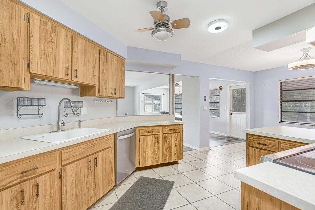 SUN CITY CENTER UNIT 32B - Residential