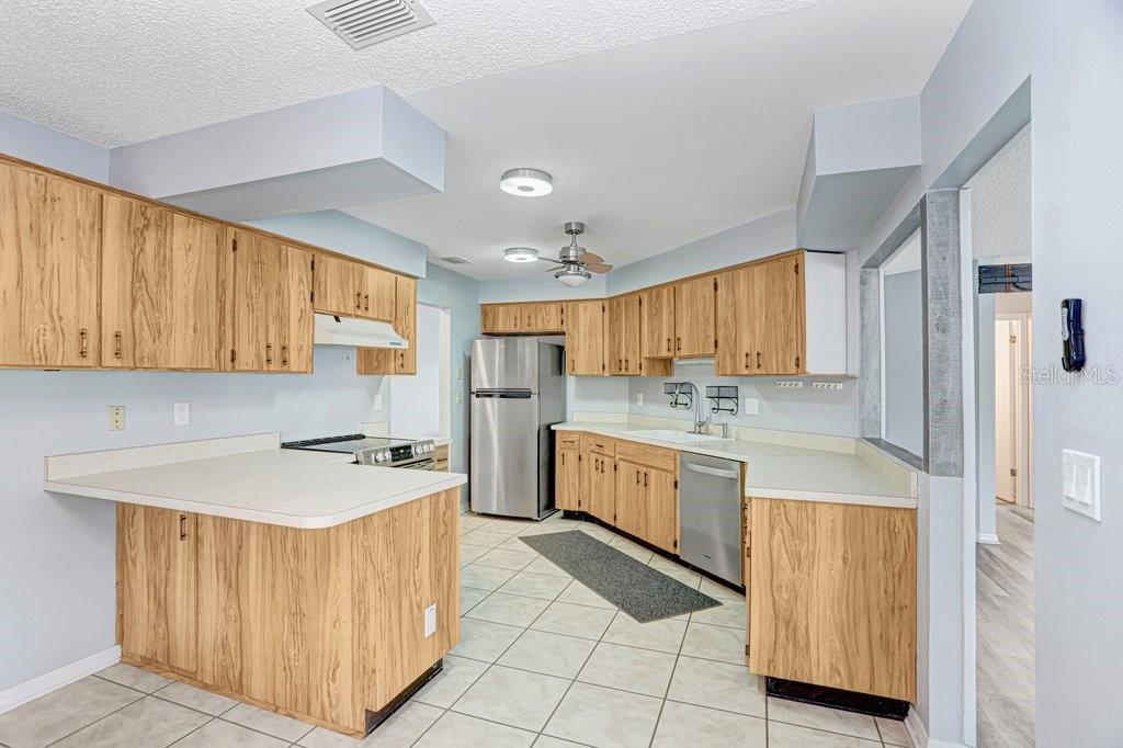 SUN CITY CENTER UNIT 32B - Residential