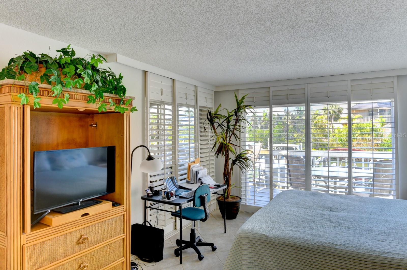 HARBOUR TOWNE - Residential Lease