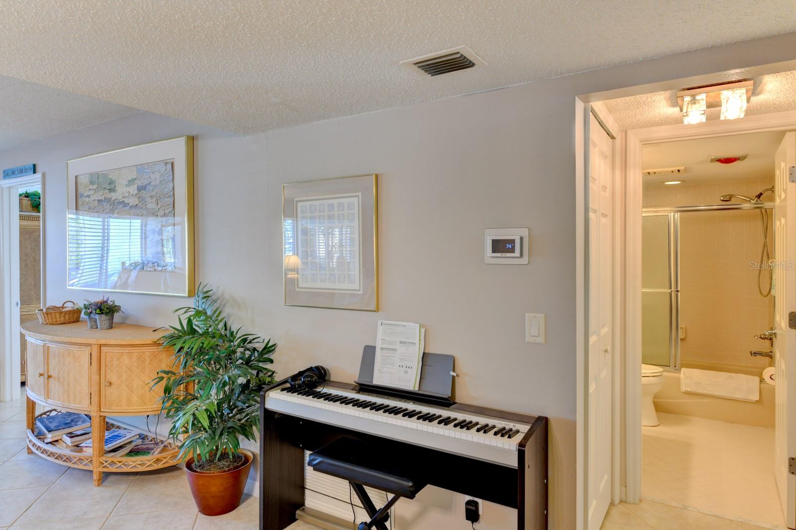 HARBOUR TOWNE - Residential Lease