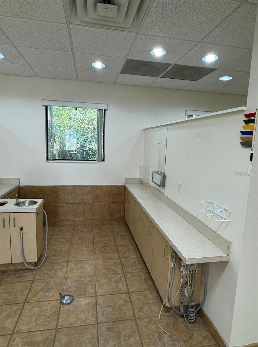 PINE GROVE - Commercial Lease