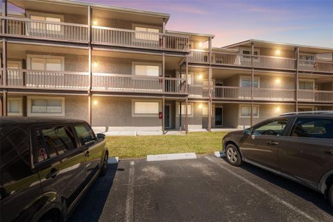 6308 NEWTOWN CIRCLE 8B2 TAMPA FL 33615