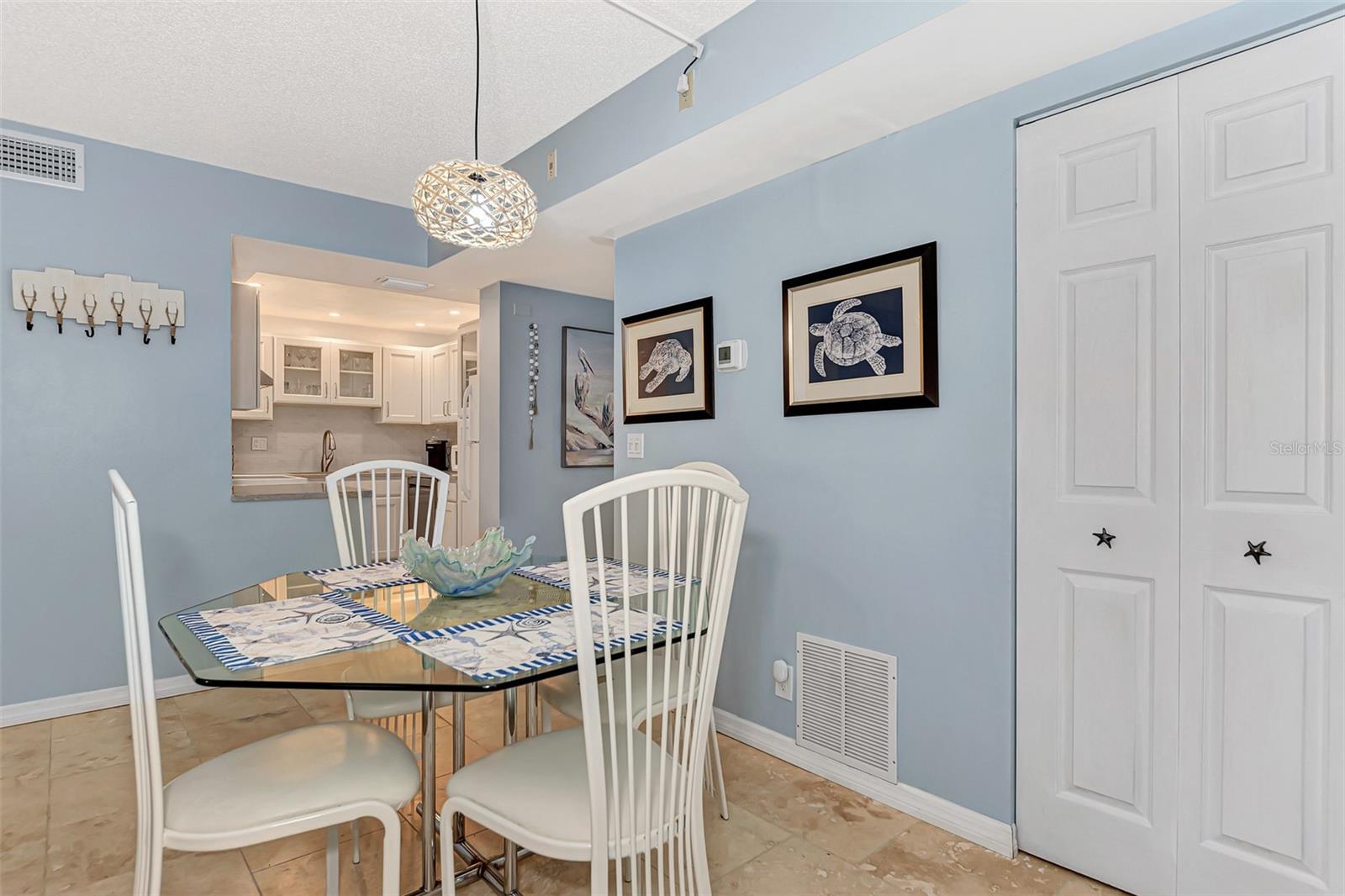 HARBOR TOWERS Y & R - Residential Lease