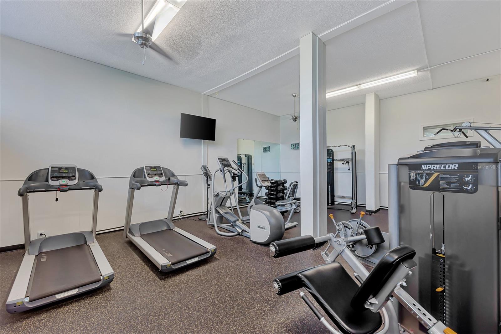 HARBOR TOWERS Y & R - Residential Lease