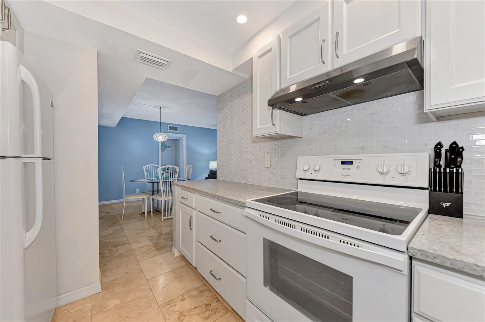 HARBOR TOWERS Y & R - Residential Lease