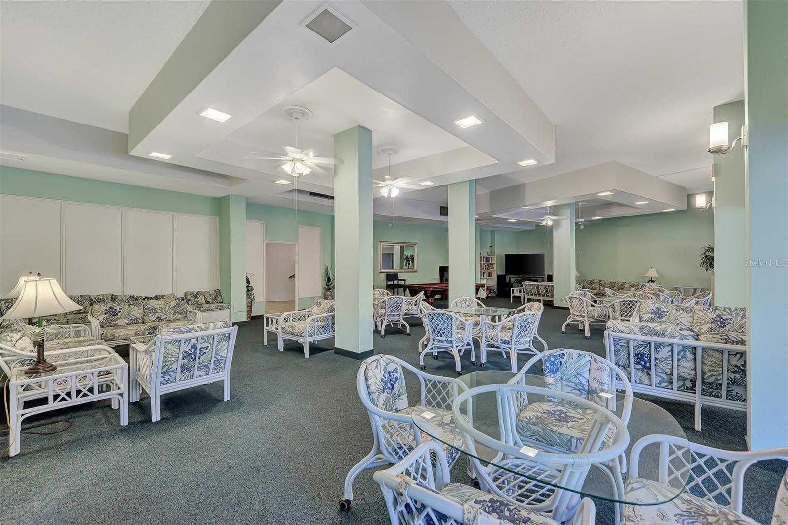 HARBOR TOWERS Y & R - Residential Lease