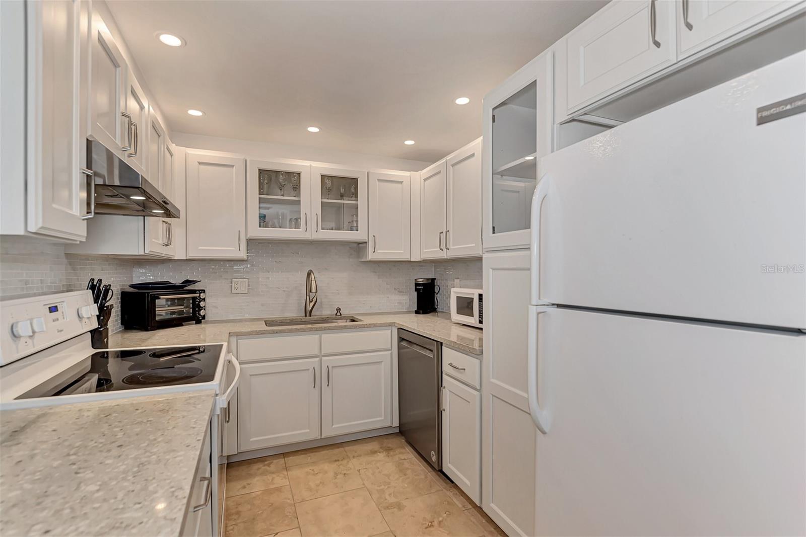 HARBOR TOWERS Y & R - Residential Lease