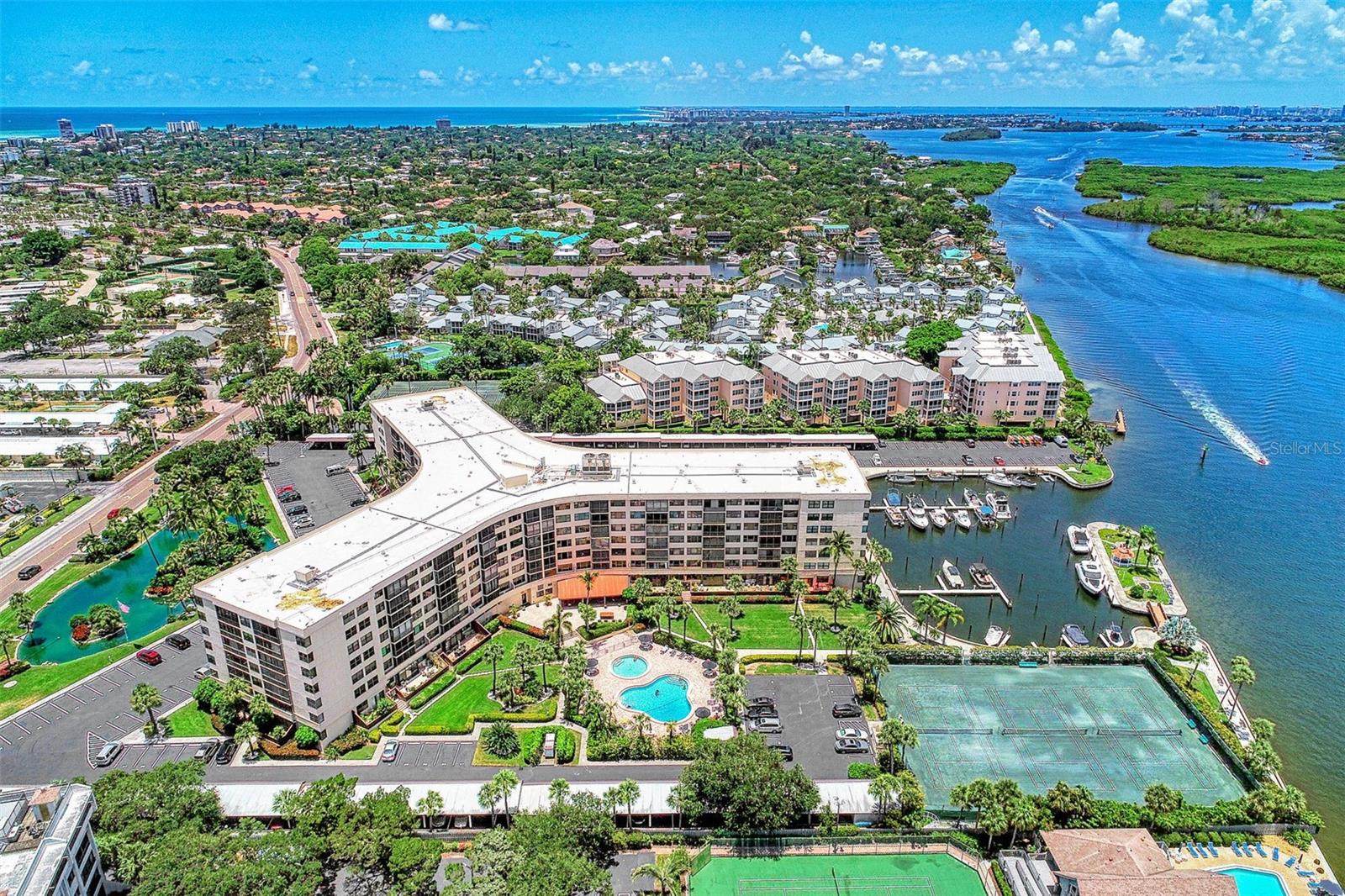 HARBOR TOWERS Y & R - Residential Lease