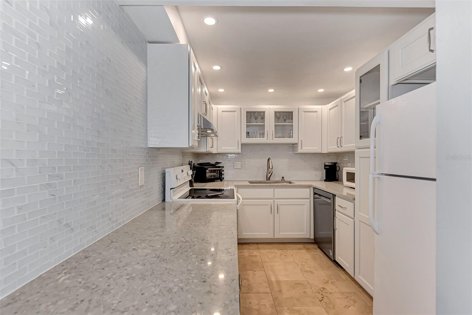 HARBOR TOWERS Y & R - Residential Lease