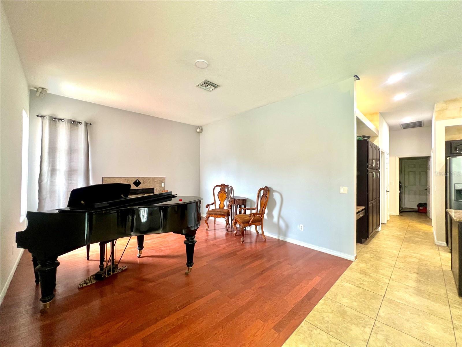 PIPERS MEADOW - Residential