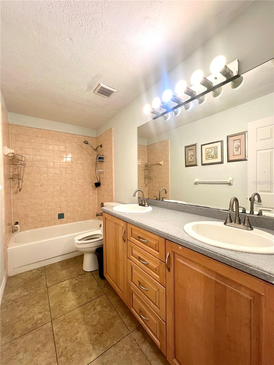 PIPERS MEADOW - Residential