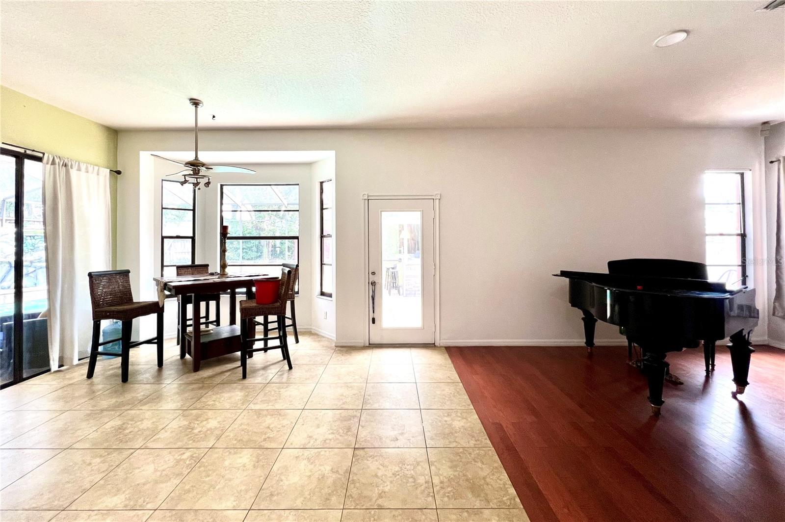 PIPERS MEADOW - Residential