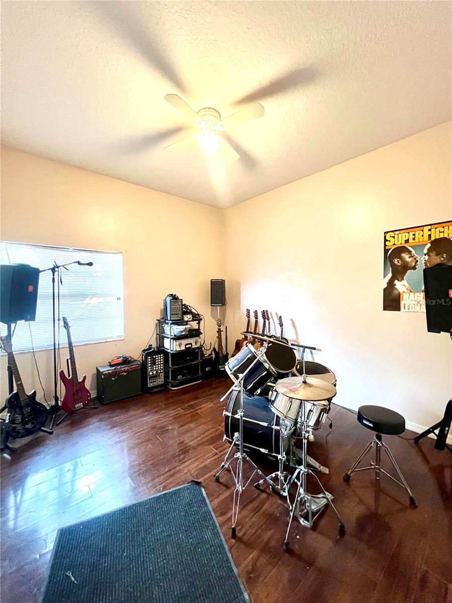 PIPERS MEADOW - Residential