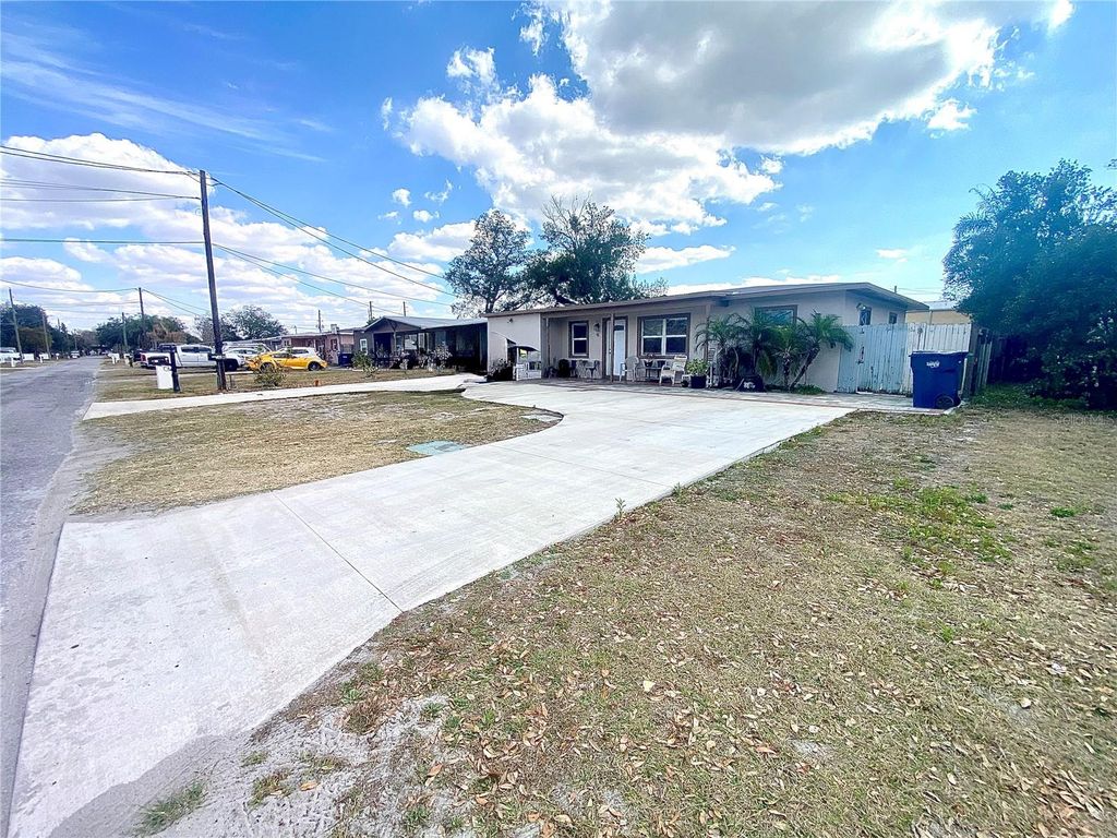 Photo of 2136 W Rambla Street, Tampa, FL 33612 (MLS # TB8476387)