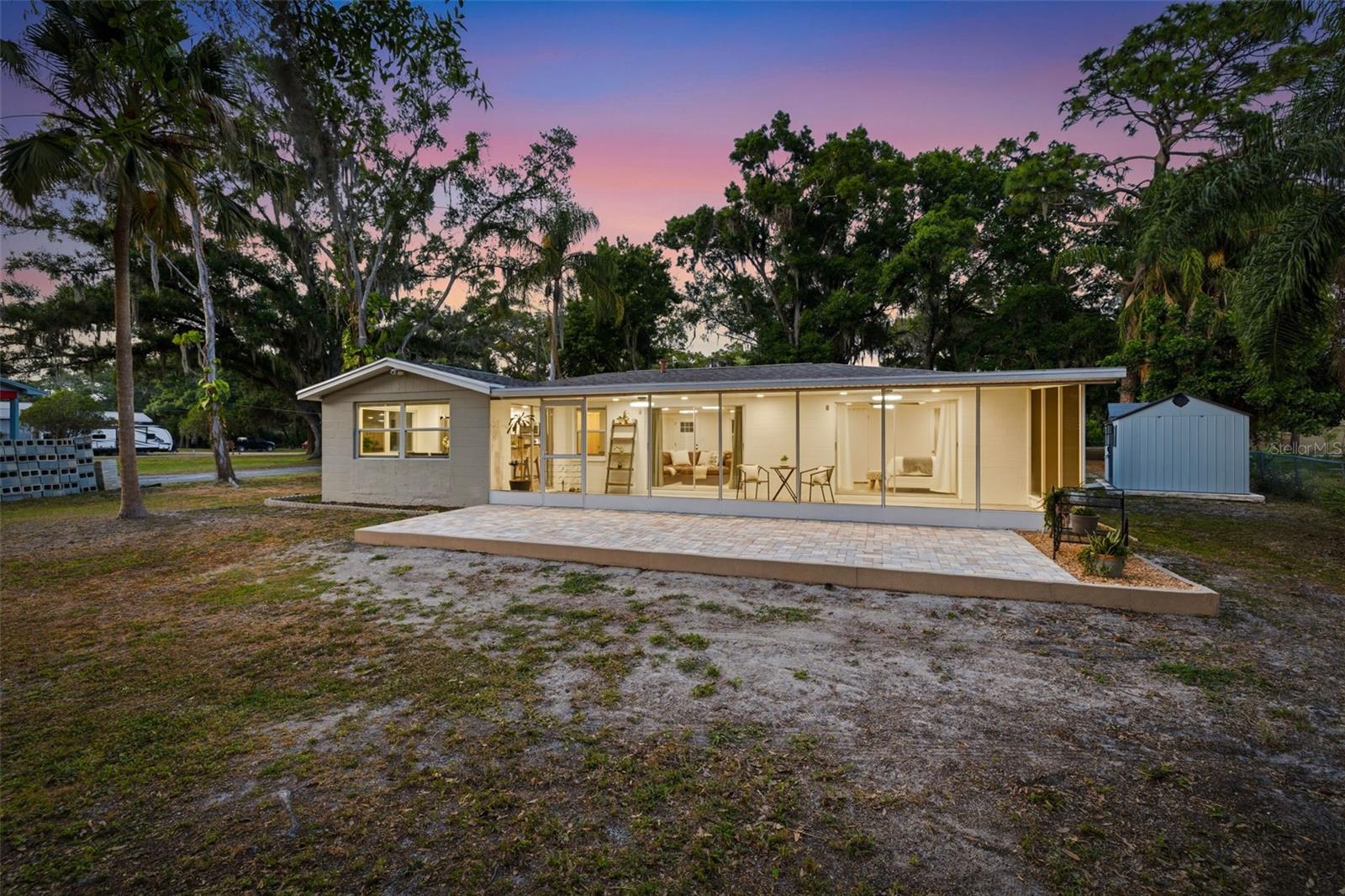 LAKE MINEOLA - Residential