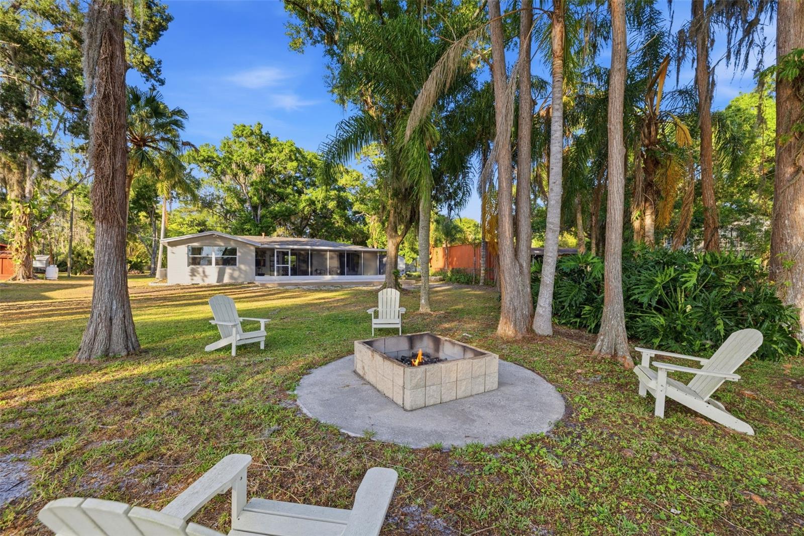 LAKE MINEOLA - Residential