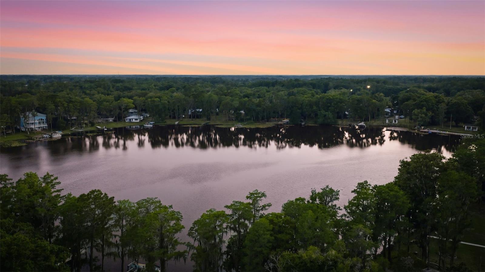 LAKE MINEOLA - Residential