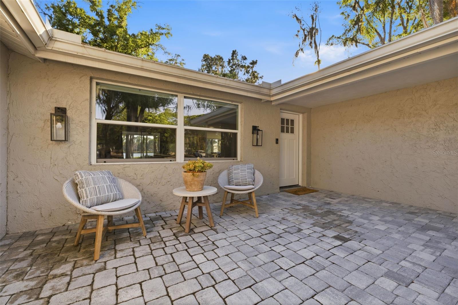 LAKE MINEOLA - Residential