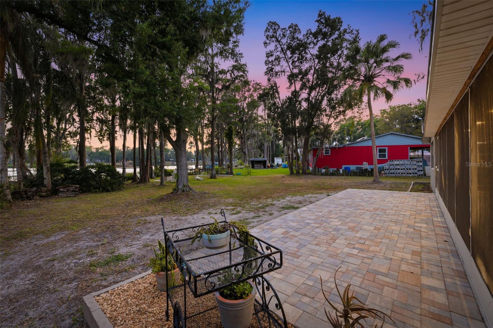LAKE MINEOLA - Residential